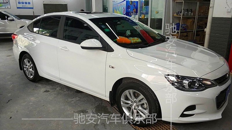 重庆汽车镀晶施工现场火热展示